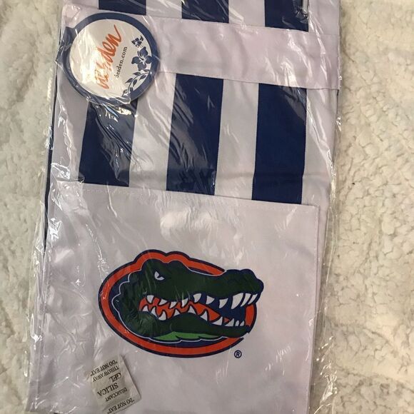 Desden Florida Gators apron. - Picture 2 of 4